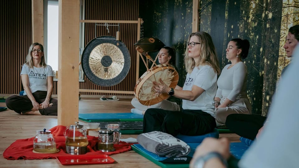 Ausbildungsgruppe mit Trommel und Gong